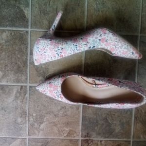 Floral print Pumps size 9